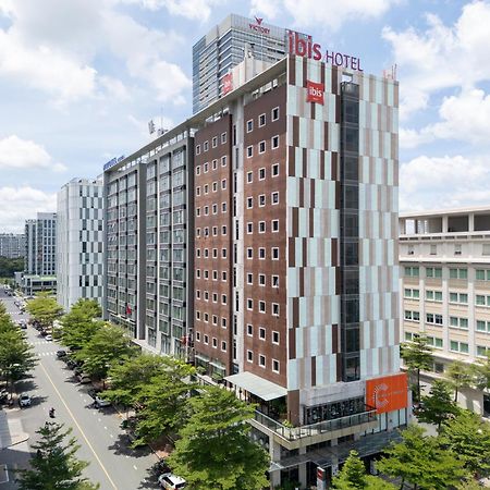 Ibis Saigon South Hotel Ho Chi Minh City Exterior photo