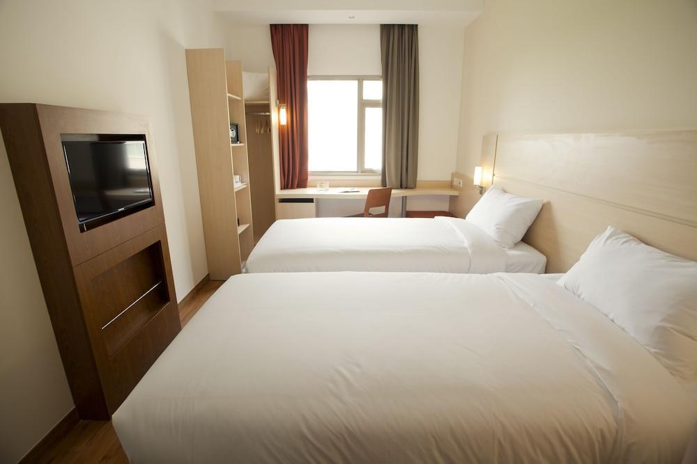 Ibis Saigon South Hotel Ho Chi Minh City Exterior photo