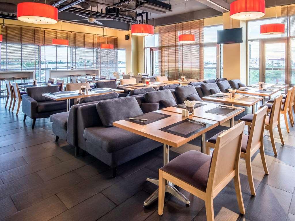 Ibis Saigon South Hotel Ho Chi Minh City Restaurant photo