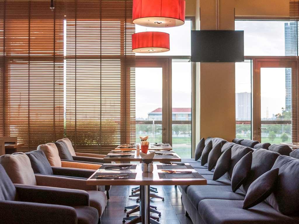 Ibis Saigon South Hotel Ho Chi Minh City Restaurant photo