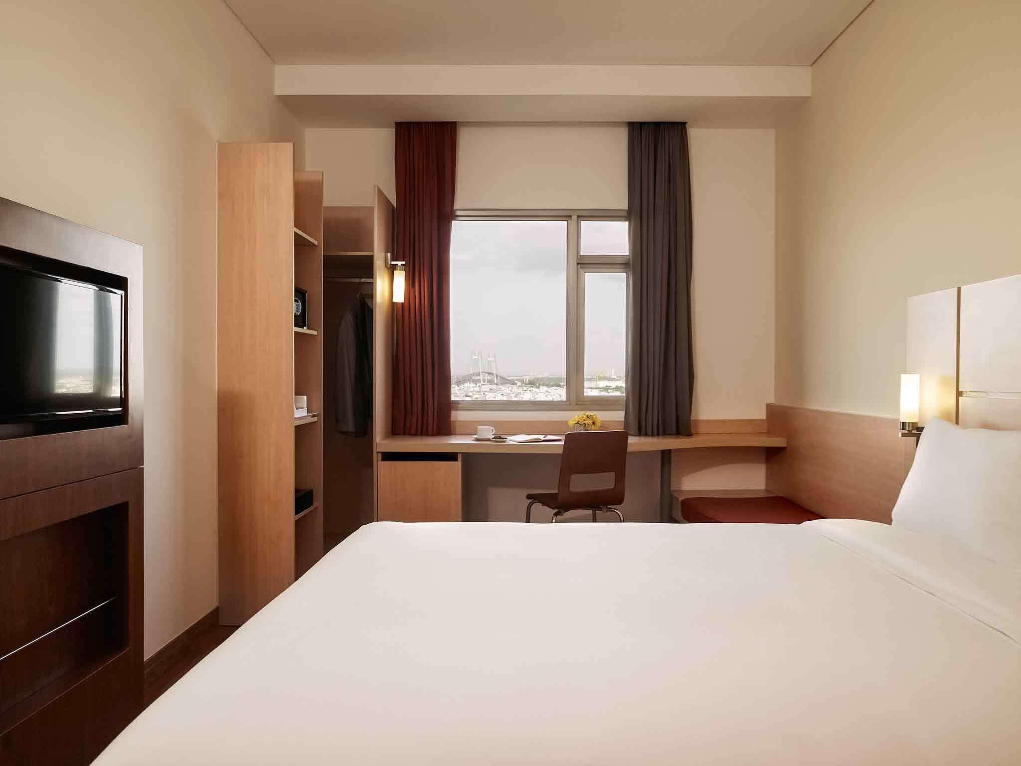 Ibis Saigon South Hotel Ho Chi Minh City Exterior photo