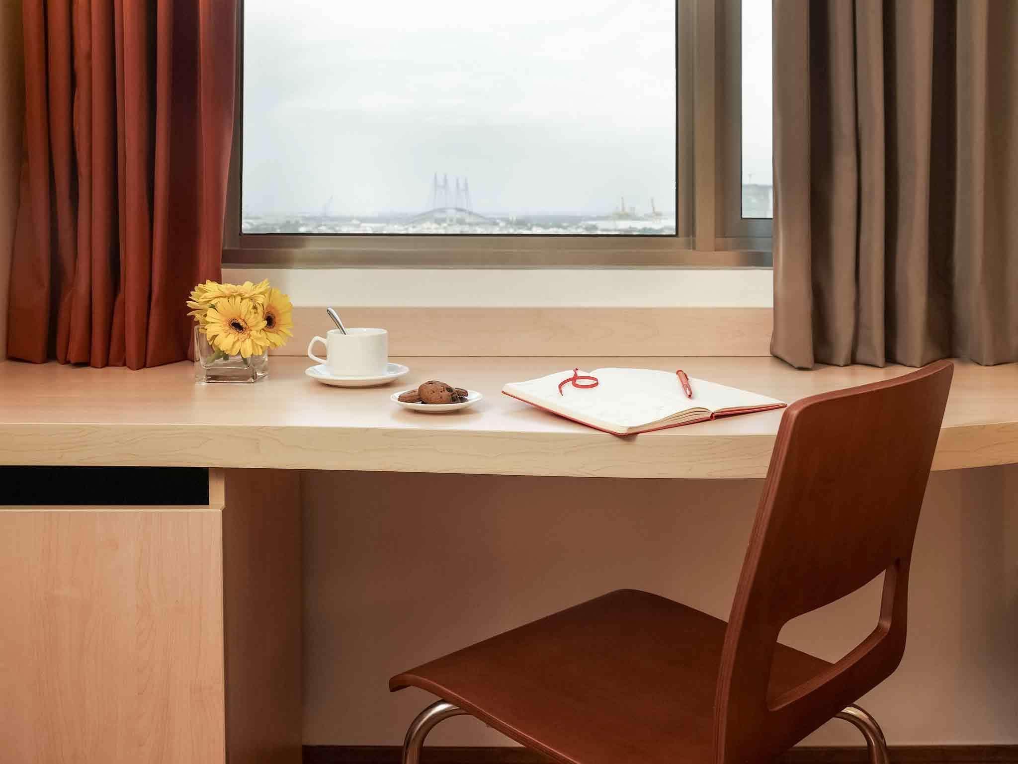 Ibis Saigon South Hotel Ho Chi Minh City Exterior photo