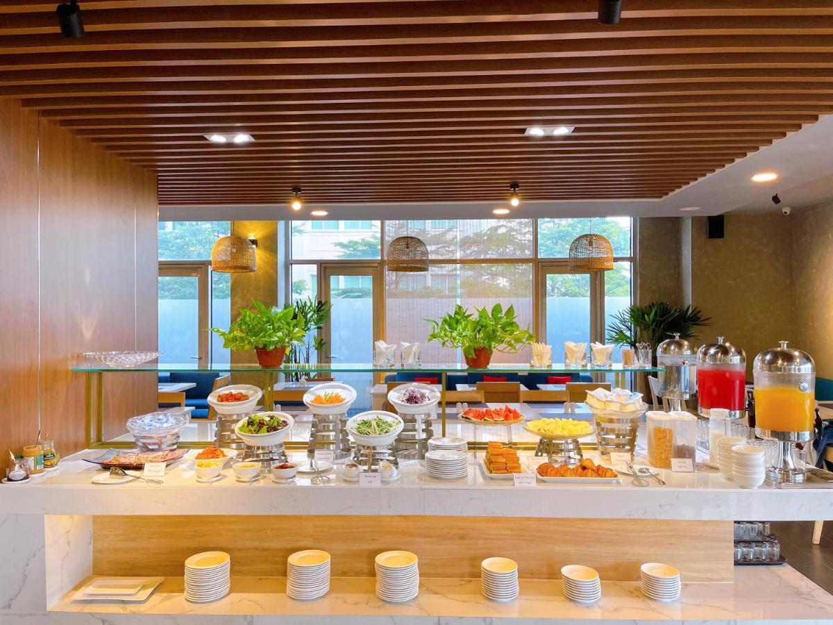 Ibis Saigon South Hotel Ho Chi Minh City Exterior photo