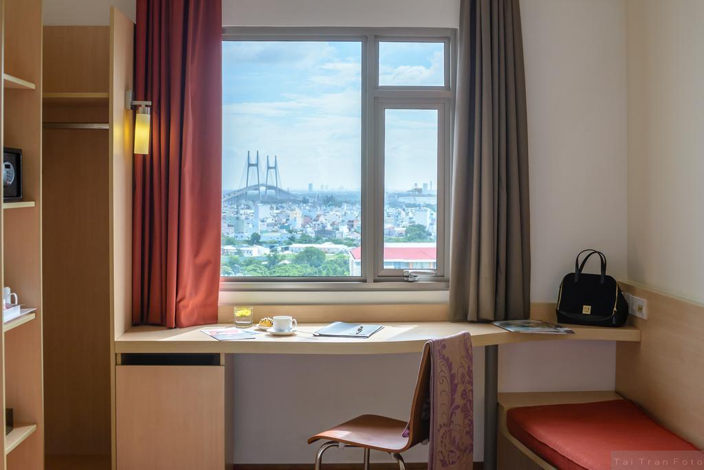 Ibis Saigon South Hotel Ho Chi Minh City Exterior photo