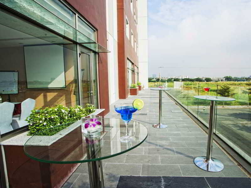 Ibis Saigon South Hotel Ho Chi Minh City Exterior photo